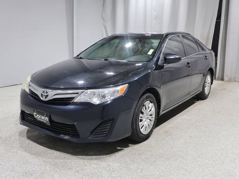 Used 2014 Toyota Camry LE FWD image 6