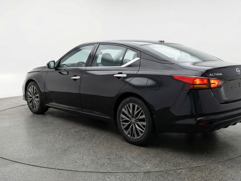Used 2025 Nissan Altima 2.5 SV FWD image 6