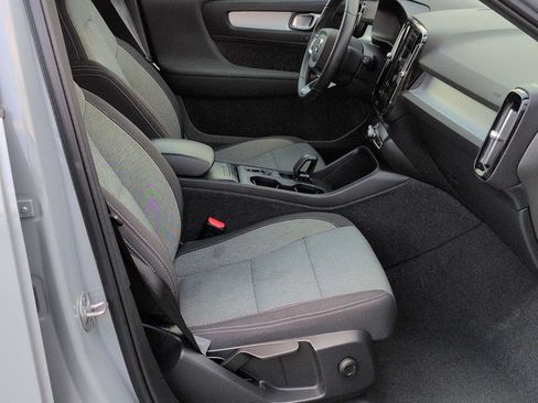 Used 2024 Volvo XC40 B5 Core AWD/4WD image 22