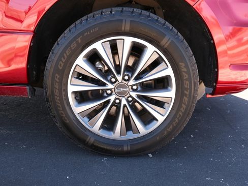 Used 2015 Lincoln Navigator 4WD image 19