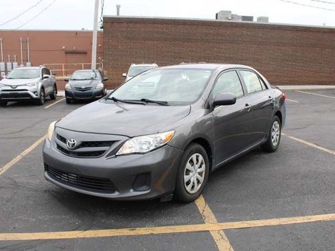 Used 2011 Toyota Corolla LE FWD image 2