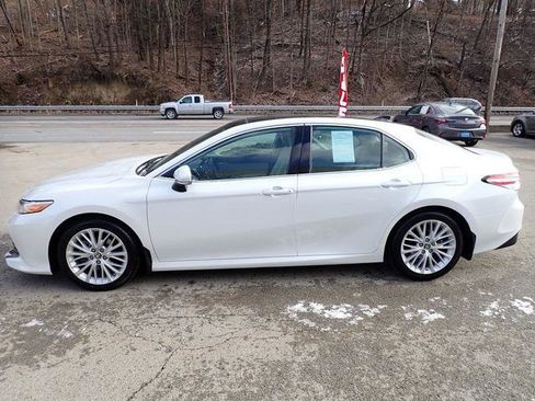 Certified 2019 Toyota Camry XLE image 9