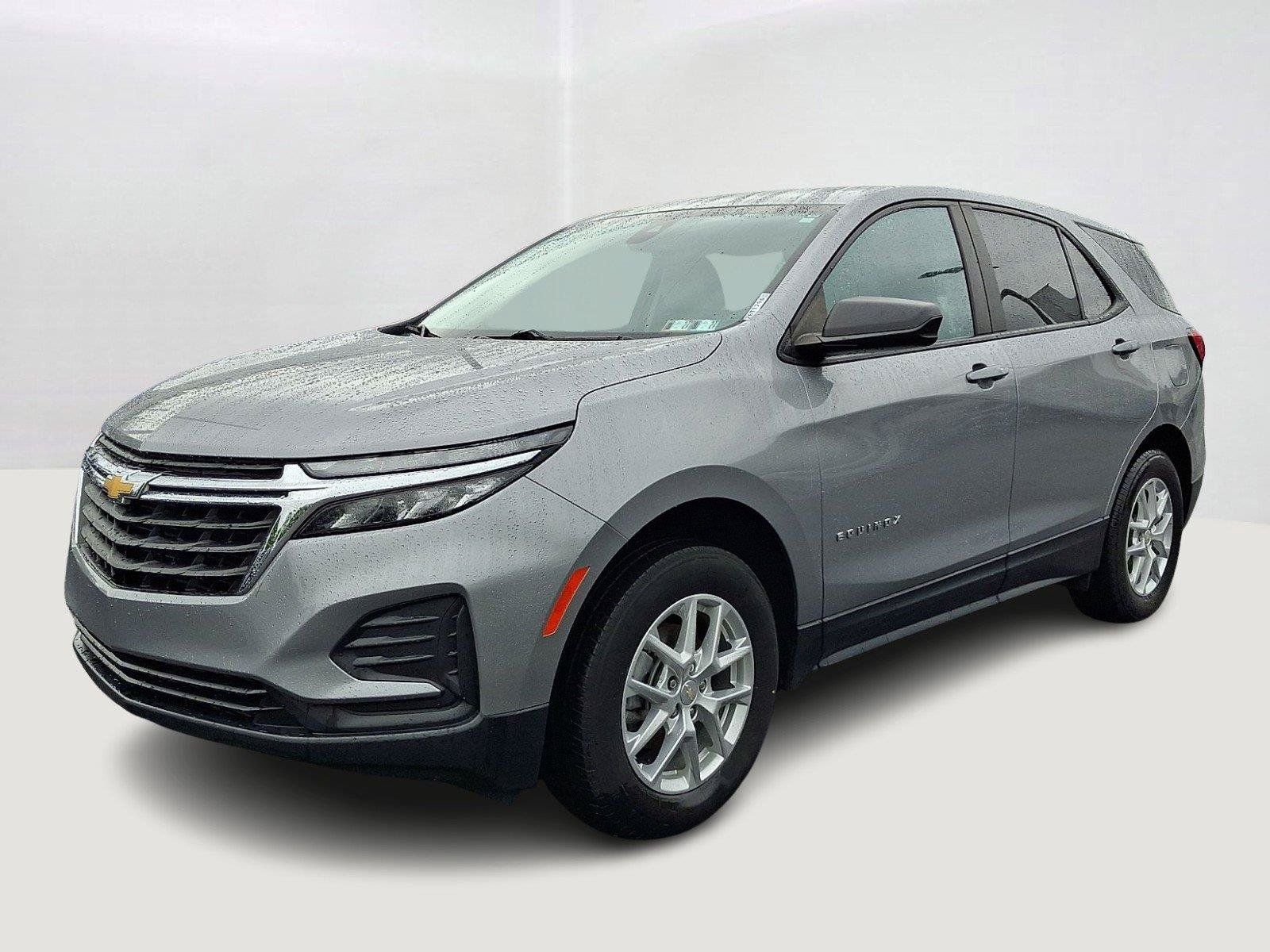 Used 2023 Chevrolet Equinox LS w/ LS Convenience Package AWD/4WD image 3