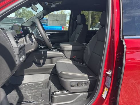 New 2026 Chevrolet Suburban Premier image 6