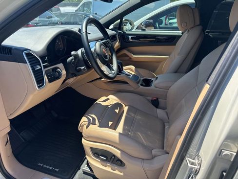 Used 2022 Porsche Cayenne Coupe AWD/4WD image 3