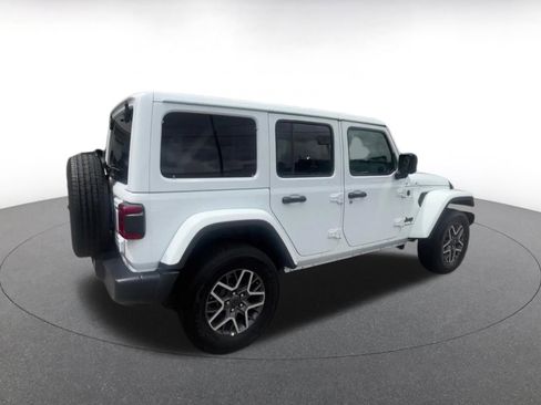 Used 2025 Jeep Wrangler Unlimited Sahara AWD/4WD image 13