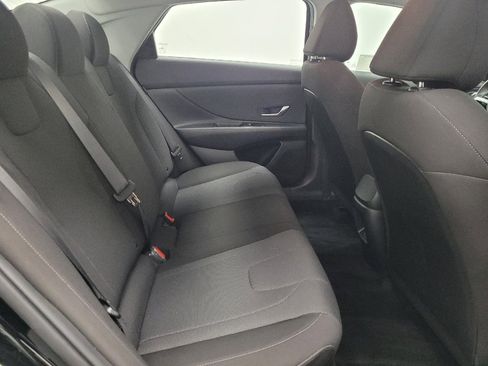 Used 2024 Hyundai Elantra SE FWD image 19