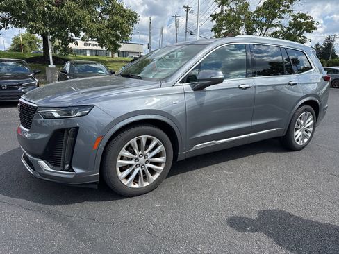 Used 2020 Cadillac XT6 Premium Luxury FWD image 2