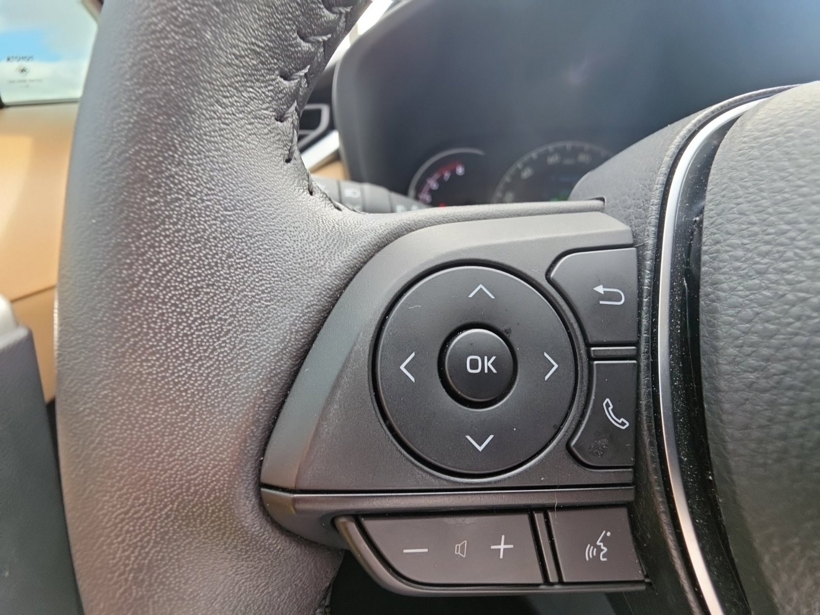 Used 2025 Toyota RAV4 XLE Premium FWD image 11