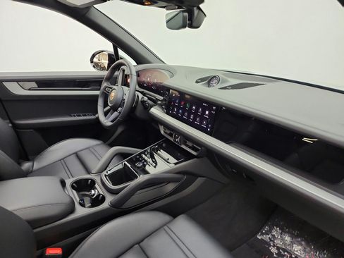 Used 2024 Porsche Cayenne S AWD/4WD image 22