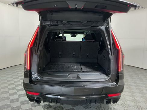 Used 2024 Cadillac Escalade ESV V w/ LPO, ONYX Package image 30