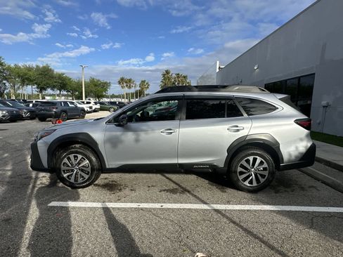 Used 2024 Subaru Outback Premium AWD/4WD image 5