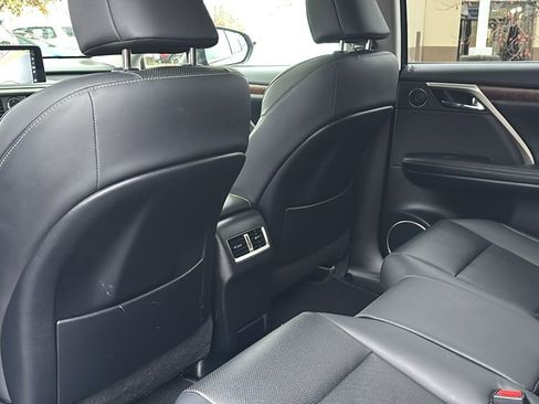 Used 2022 Lexus RX 350L Premium w/ Premium Package image 31