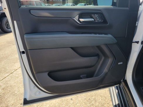 Used 2025 GMC Yukon AT4 w/ AT4 Premium Package AWD/4WD image 15