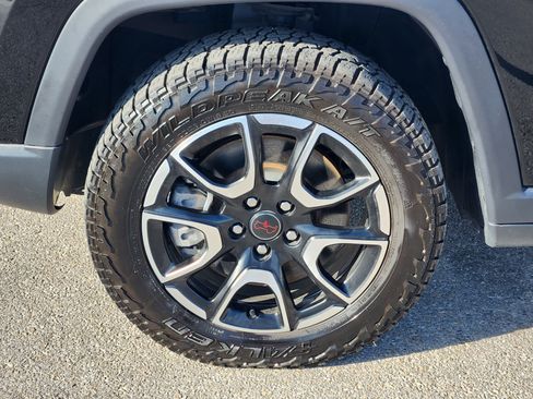 Used 2025 Jeep Compass Trailhawk w/ Trailhawk Elite Group AWD/4WD image 10