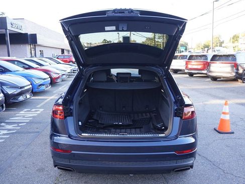 Used 2024 Audi Q8 Premium image 19