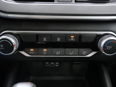 Used 2024 Nissan Altima 2.5 SR FWD image 18