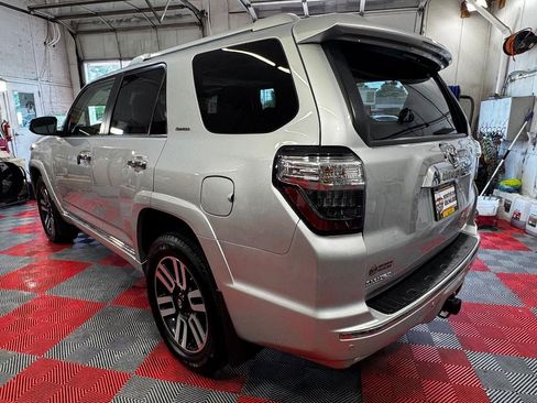 Used 2022 Toyota 4Runner Limited AWD/4WD image 5