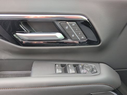 New 2026 Chevrolet Suburban High Country image 18