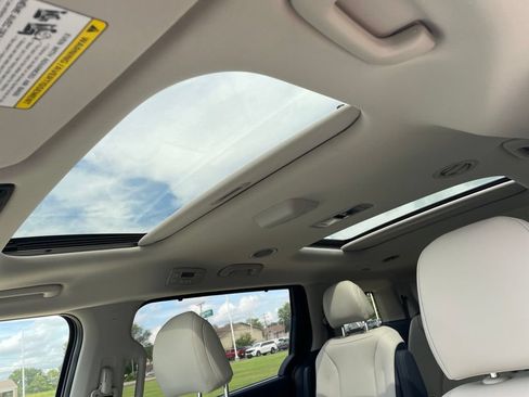 New 2027 Kia Carnival SX w/ Dark Edition Package FWD image 10