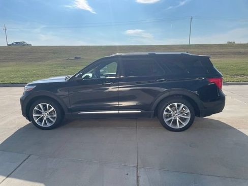 Used 2023 Ford Explorer Platinum w/ Technology Package AWD/4WD image 7
