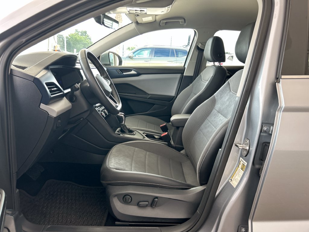 Certified 2023 Volkswagen Taos SE FWD image 9