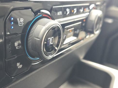 Used 2022 Chevrolet Silverado 1500 ZR2 w/ Technology Package image 38