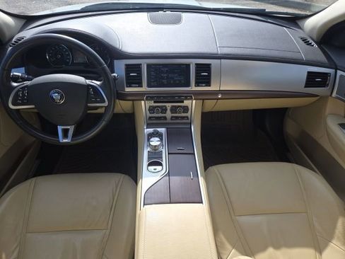 Used 2015 Jaguar XF Premium image 12