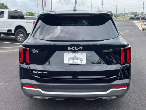 Used 2024 Kia Sorento SX FWD image 4