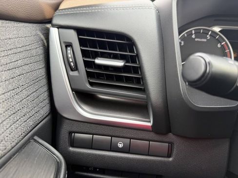 Certified 2023 Nissan Rogue SV image 25