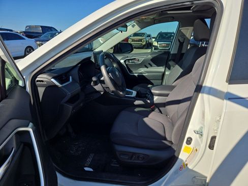 Used 2019 Toyota RAV4 XLE w/ Convenience Package FWD image 8