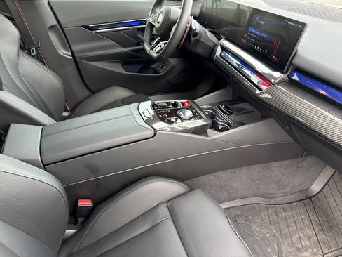 Used 2025 BMW M5 Touring image 17