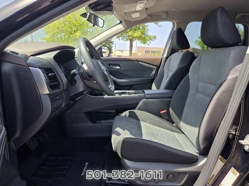 Used 2023 Nissan Rogue SV FWD image 9