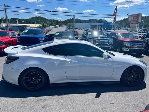 Used 2016 Hyundai Genesis Coupe 3.8 image 4