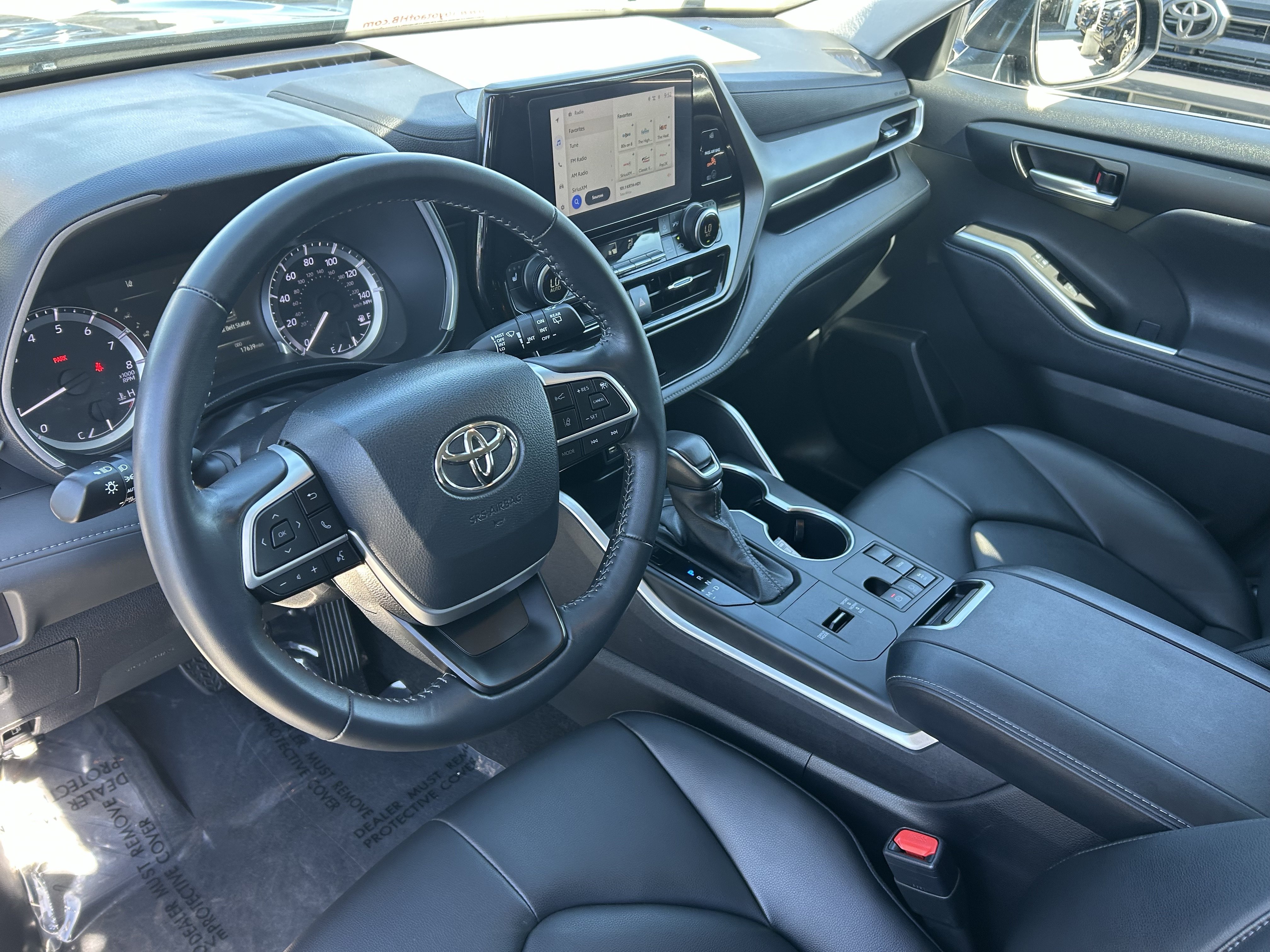 Used 2023 Toyota Highlander XLE FWD image 20