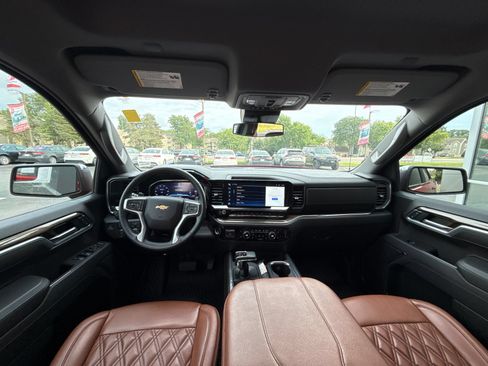 Used 2025 Chevrolet Silverado 1500 LT AWD/4WD image 13