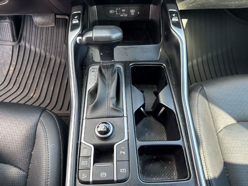 Certified 2025 Kia Sorento S w/ Panoramic Sunroof Package FWD image 15