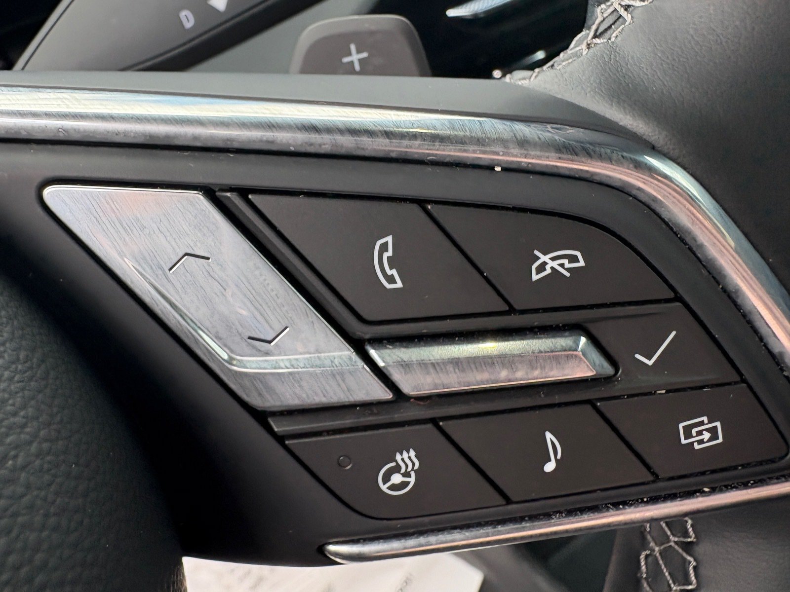 Used 2025 Buick Enclave Avenir w/ Super Cruise Package FWD image 23