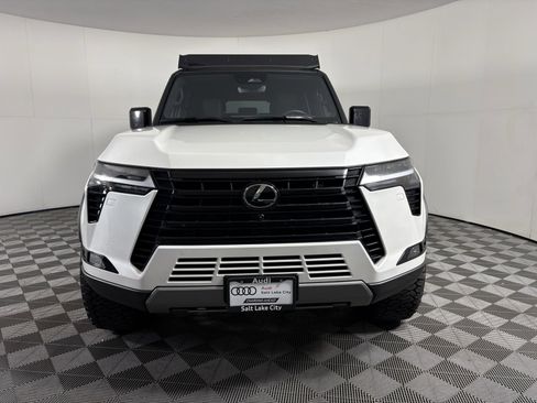 Used 2024 Lexus GX 550 image 2