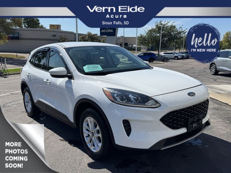 Used 2020 Ford Escape SE image 1