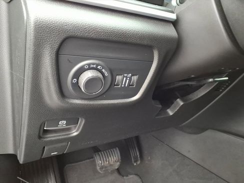 Certified 2025 Jeep Grand Cherokee L Laredo image 8