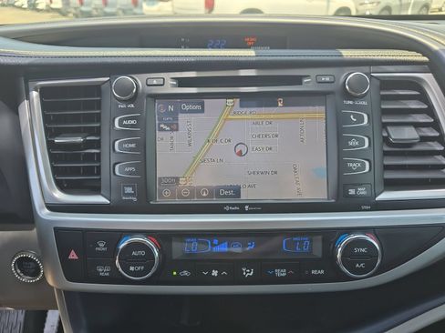 Used 2014 Toyota Highlander Limited w/ Driver Technology Package FWD image 18