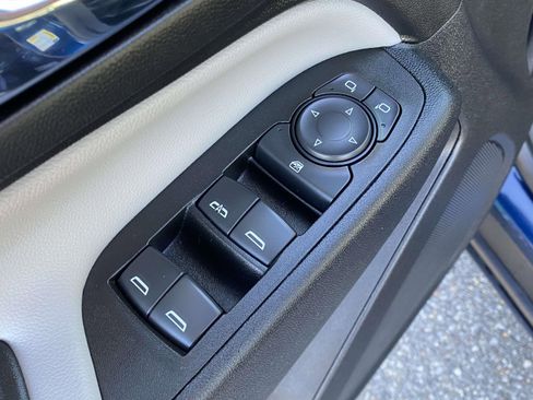 Used 2022 Chevrolet Equinox LS image 17