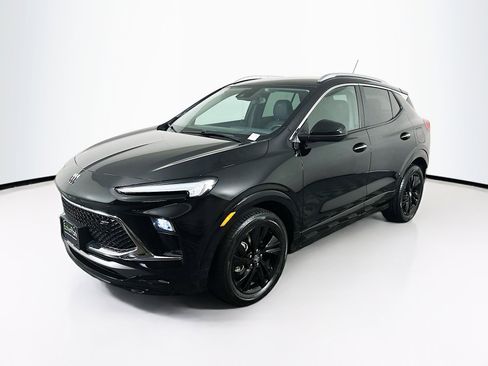 Used 2024 Buick Encore GX Sport Touring image 3