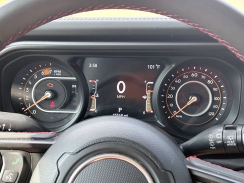Used 2024 Jeep Wrangler Unlimited Rubicon AWD/4WD image 8