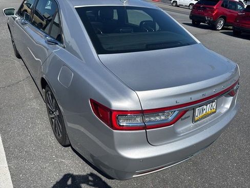 Used 2019 Lincoln Continental Premiere image 3