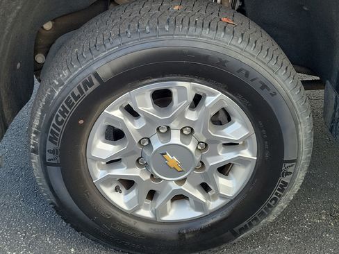 Used 2024 Chevrolet Silverado 2500 LTZ AWD/4WD image 9