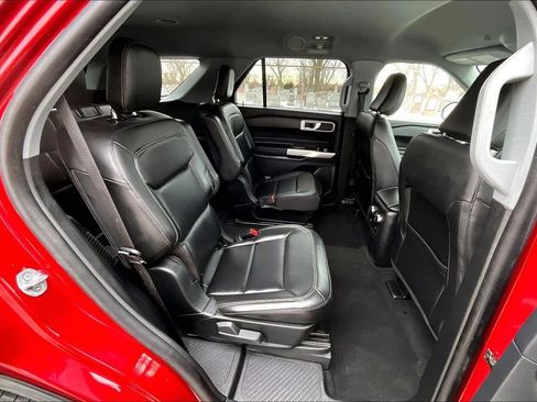 Certified 2022 Ford Explorer XLT w/ Equipment Group 202A image 25