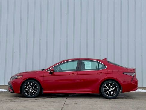 Used 2021 Toyota Camry SE w/ Cold Weather Package image 3