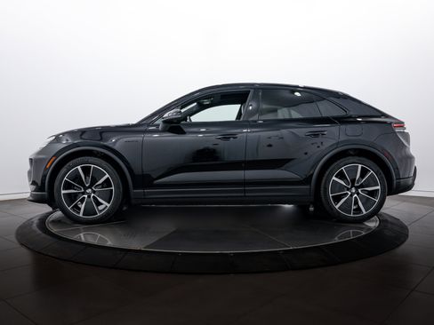 New 2026 Porsche Macan 4 Electric AWD/4WD image 2